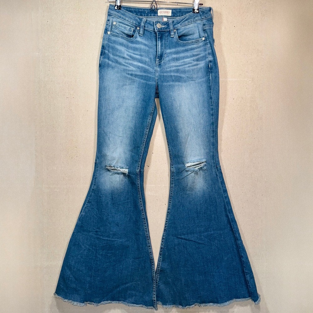 Shyanne Women's Flare Jeans Size 30 Distressed Knee Medium Wash Denim